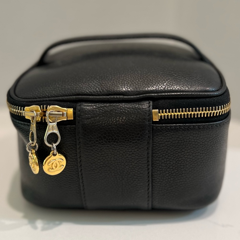 ‼️SOLD‼️ Chanel Vintage CC Timeless Caviar Vanity Cosmetic Makeup Case Black - Picture 3 of 16